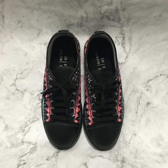 Aztec Tribal Pattern Sneakers - Picture 2 of 9